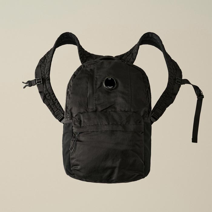 C.P.カンパニー 16CMAC052A Nylon B Backpack ブラック バックパック ユニセックス ナイロン バック リュック デイパック 長さ調節可能