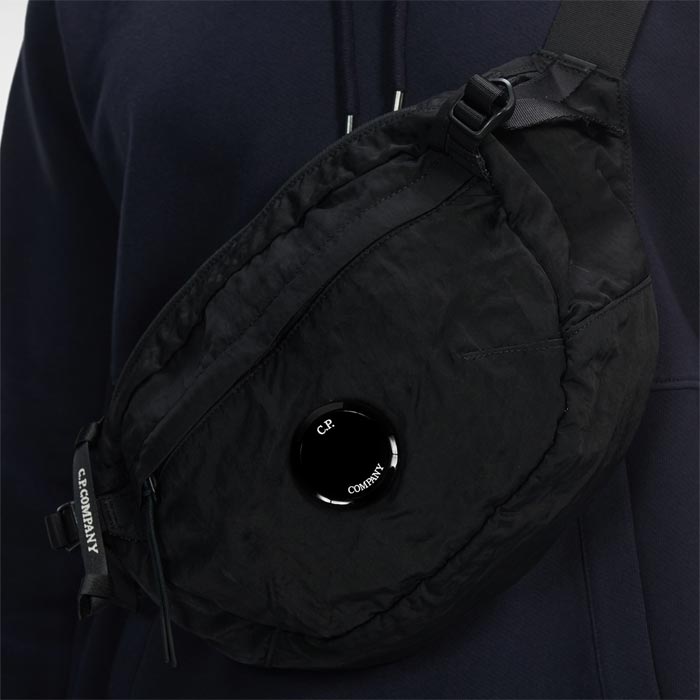 C.P. COMPANY Nylon B Crossbody Pack: BLACK ボディバッグ