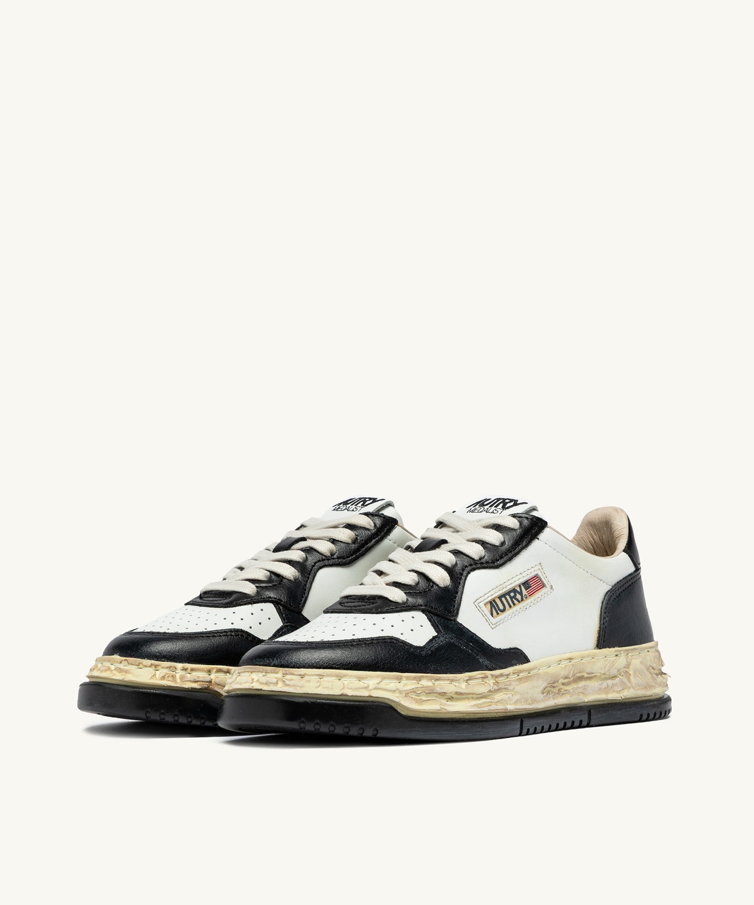 "Autry x MMY General Scale." Medalist Low Supervintage C15FW302 WHITE×BLACK