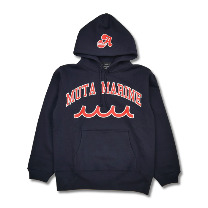 ムータマリン MMAC-MA2336 ACANTHUS x muta MARINE College Logo Hooded Sweatshirt ネイビー メンズ パーカー フーディー ムータ アカンサス コラボ カレッジ ロゴ パーカー プルオーバー